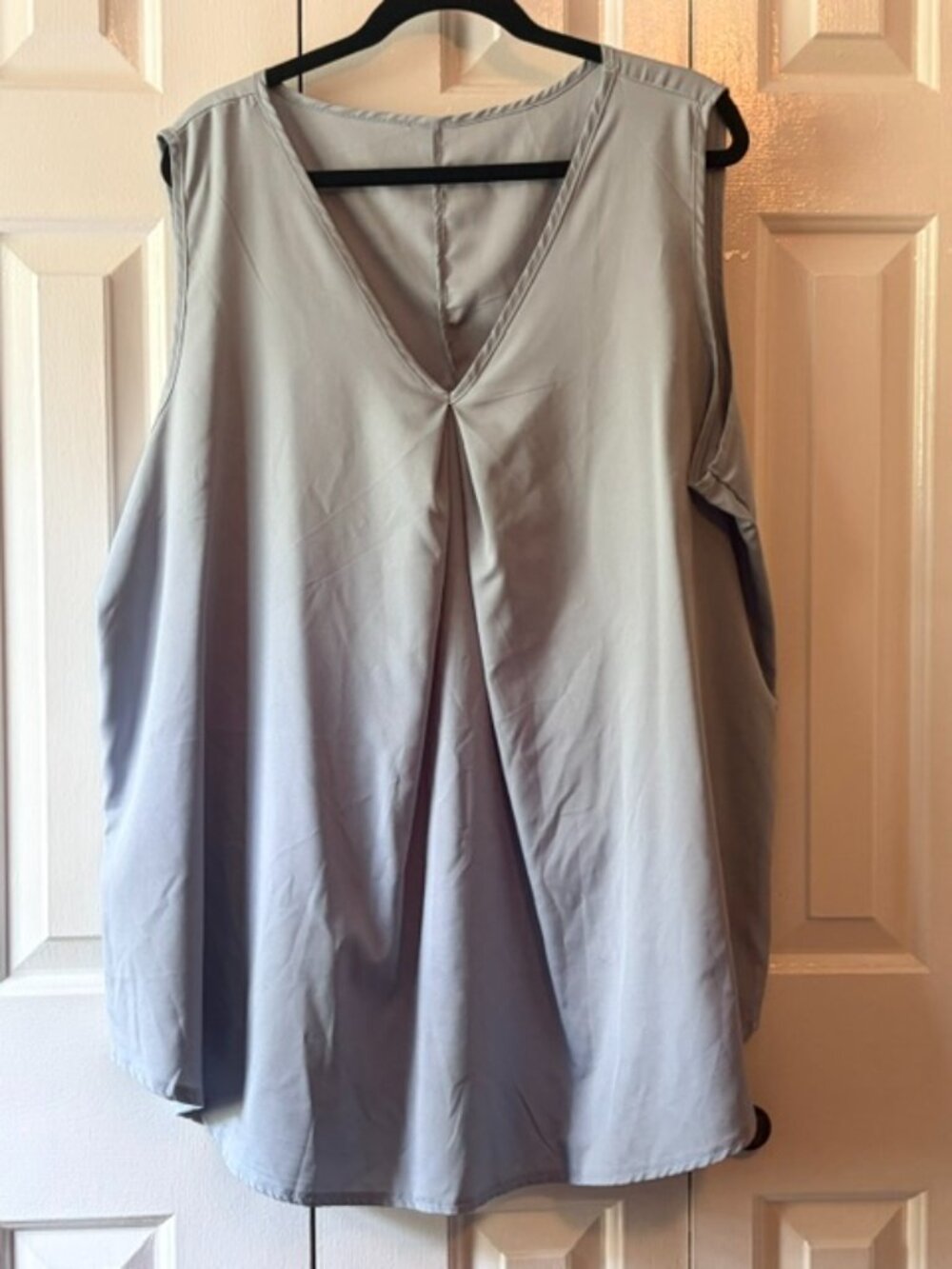 Silver Gray Sleeveless V-Neck Tunic Blouse 3XL Pleated Flowy Plus Size